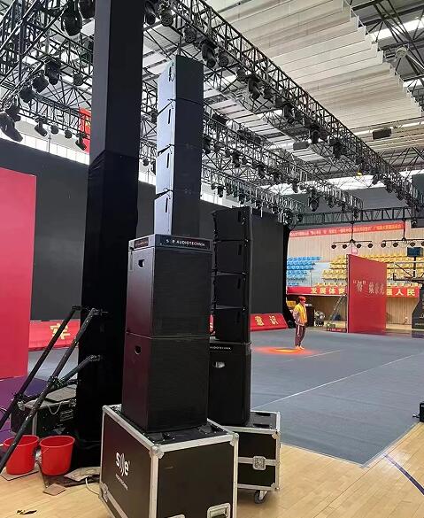 室內(nèi)商演設(shè)備安裝完成